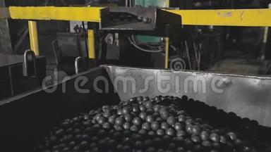 工厂生产金属球，运动热球，滚动金属球，慢运动